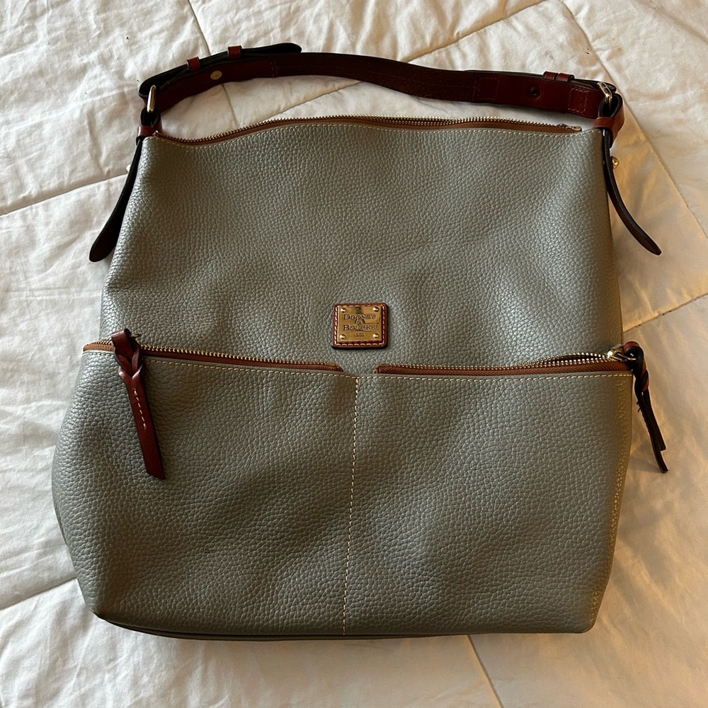 Dooney and Bourke pebble grain zippers pocket sac